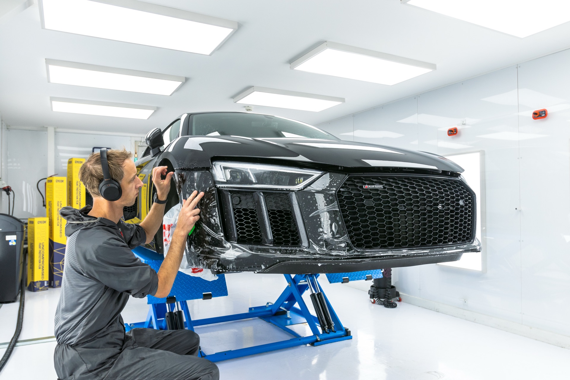 Audi R8-14-1